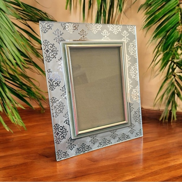 LENOX Newport Galerie 5x7 Picture Frame – Silver & Frosted Glass Design - Picture 3 of 8
